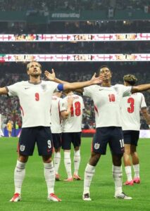 Batalla de gigantes en el Mundial: Inglaterra se plantó fuerte y eliminó a México en un partidazo